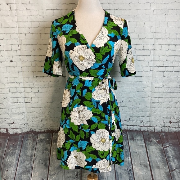 Diane Von Furstenberg Savilla Wrap Silk Floral Mini Dress Sz 4 Resortwear Luxury - Picture 2 of 16